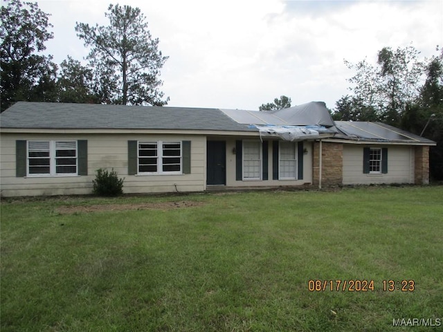 ranch-style home with a front lawn