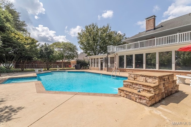 view of swimming pool featuring a patio