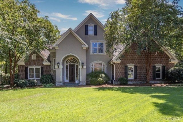 view of front facade with a front lawn