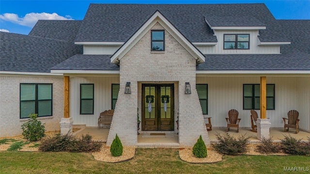 view of front of house featuring a front yard