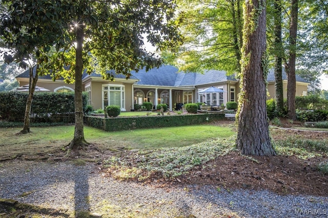 ranch-style home with a front yard