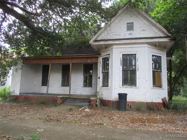 view of front of property with a porch