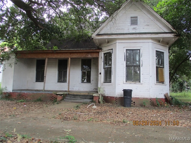 view of front of home featuring a porch