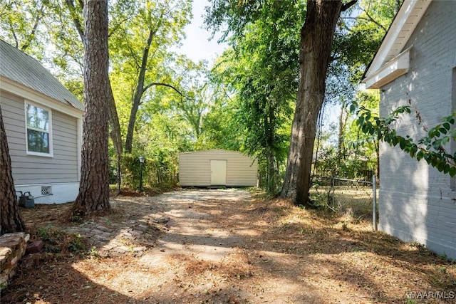 view of yard with a storage shed