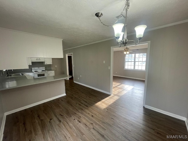 kitchen featuring ceiling fan with notable chandelier, hanging light fixtures, dark wood-type flooring, white range oven, and white cabinets