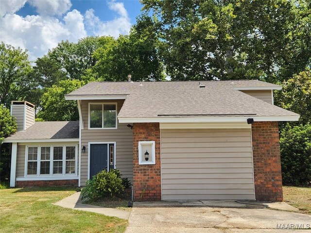 view of front of house with a front lawn and a garage