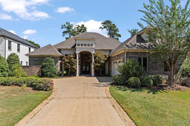 view of front facade featuring a garage and a front lawn