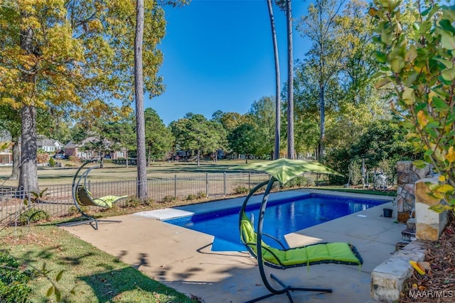 view of swimming pool