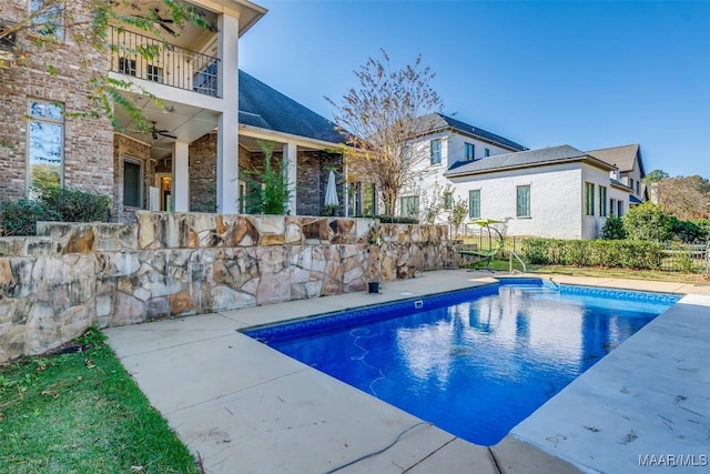 view of pool featuring ceiling fan