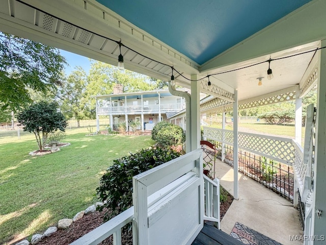 view of patio / terrace with covered porch