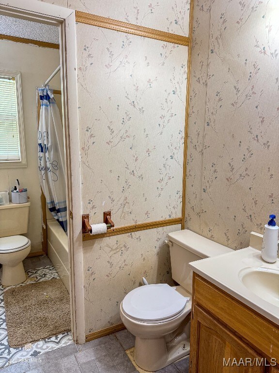 full bathroom featuring vanity, toilet, and shower / bath combo