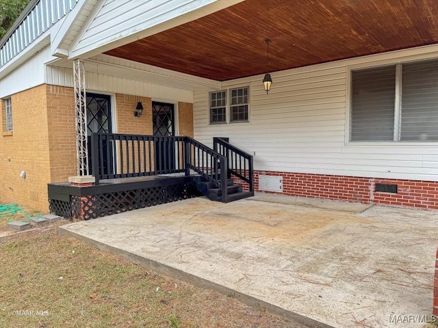 entrance to property with crawl space and covered porch