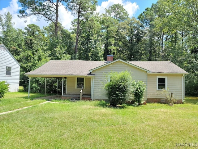 view of front of property featuring a front lawn