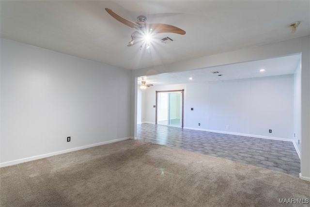 unfurnished room with carpet flooring and ceiling fan