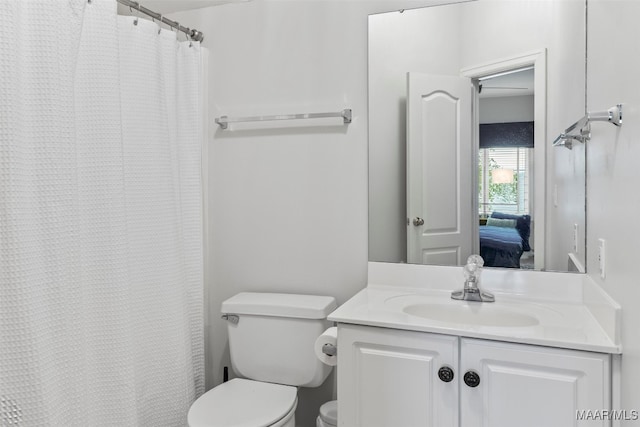 bathroom featuring toilet, vanity, and ensuite bath