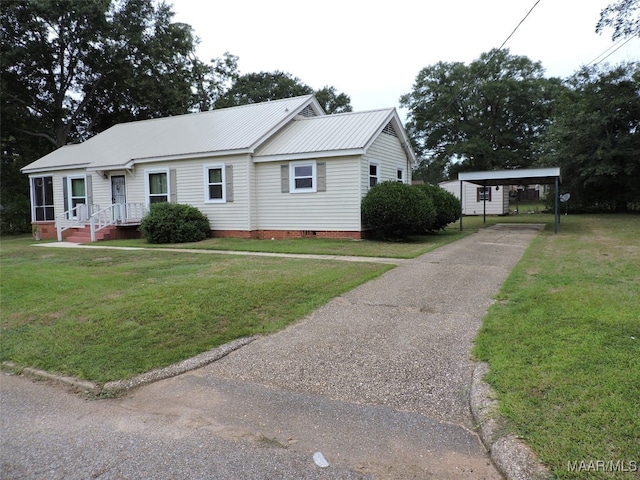 view of front of property with a carport and a front yard