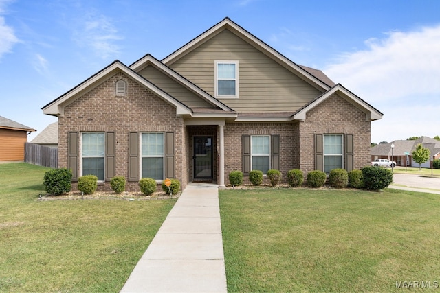 craftsman-style house featuring a front lawn