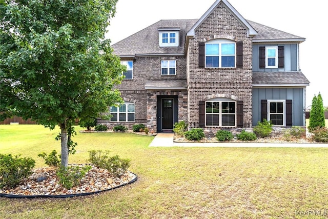 view of front of home featuring a front lawn