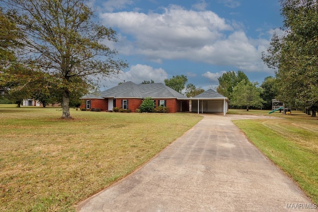 ranch-style house featuring a front yard