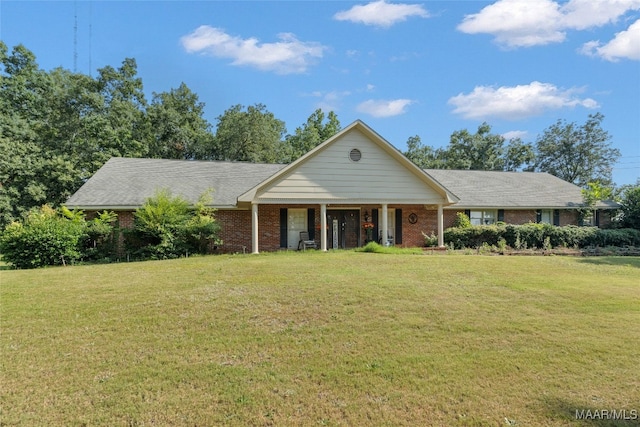 ranch-style house featuring a front yard