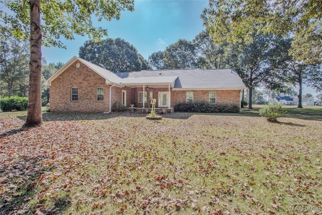 view of front of home featuring a front lawn and a patio