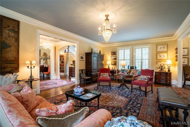 living room featuring an inviting chandelier, ornamental molding, and hardwood / wood-style floors