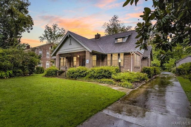 view of front of house featuring a lawn