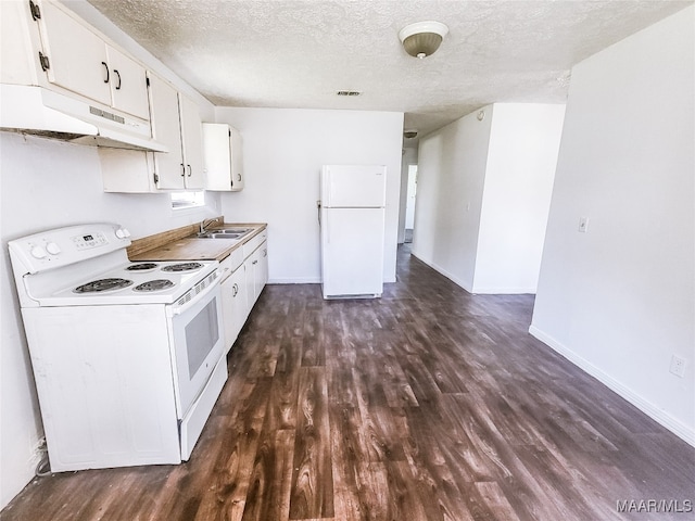 kitchen featuring sink, white appliances, a textured ceiling, white cabinetry, and dark hardwood / wood-style floors