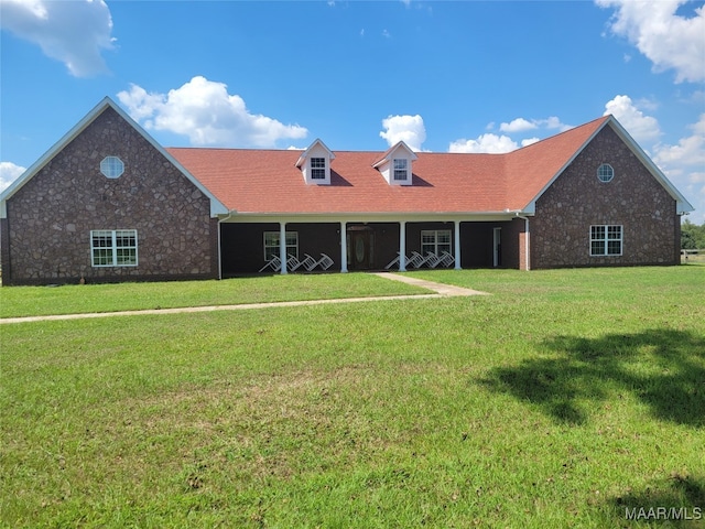 cape cod house featuring a front yard