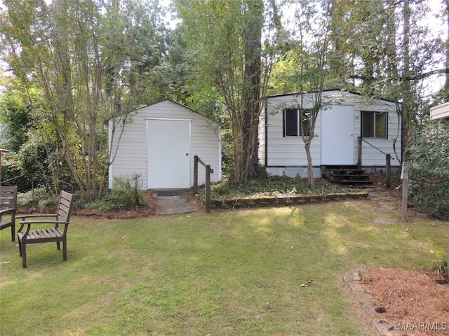 view of yard featuring a storage shed