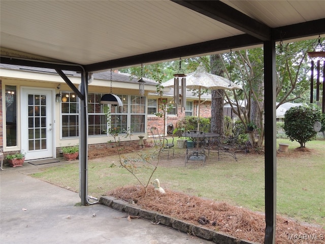 view of yard featuring a patio