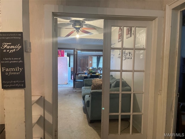 living room featuring ceiling fan and concrete flooring