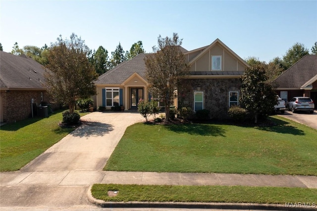 view of front of property featuring a front lawn