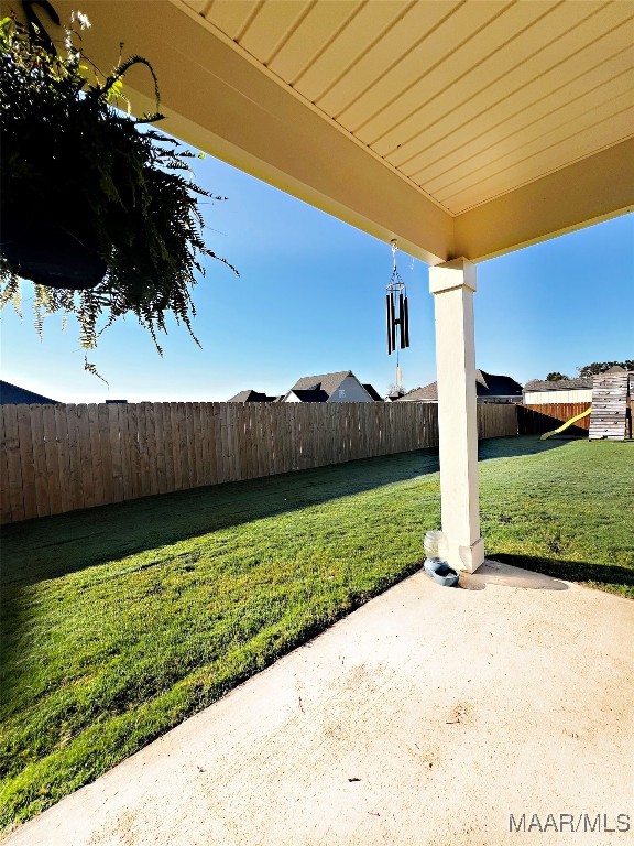 view of yard with a patio