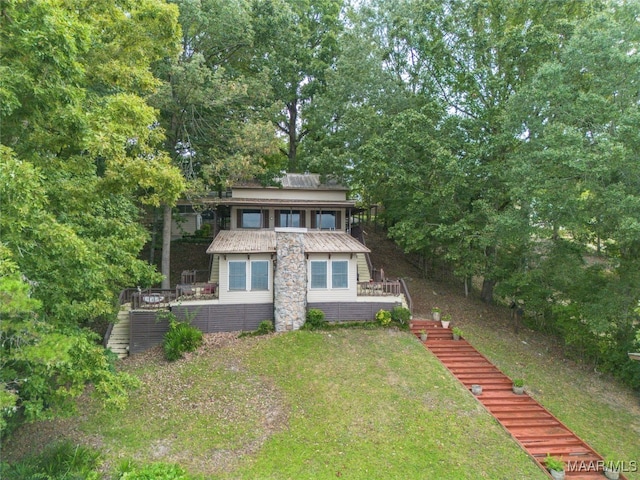 view of front facade featuring a wooden deck