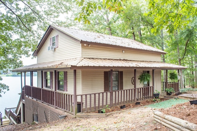 farmhouse featuring a porch