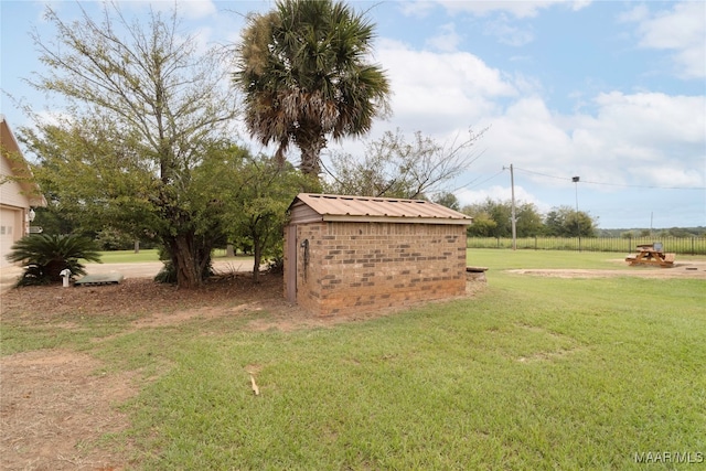 view of yard featuring a storage shed