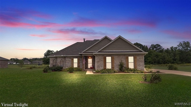 craftsman house featuring a lawn