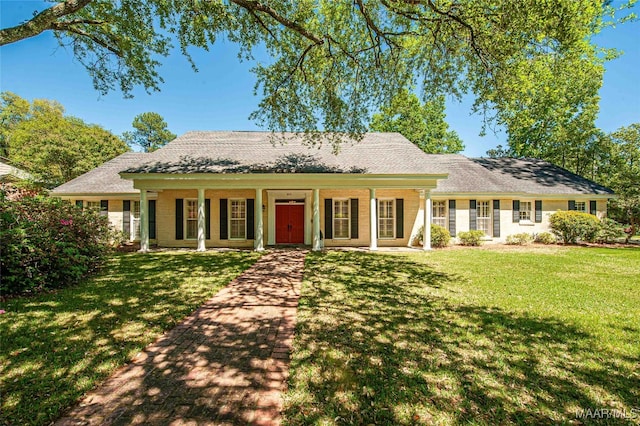 ranch-style home with a front yard