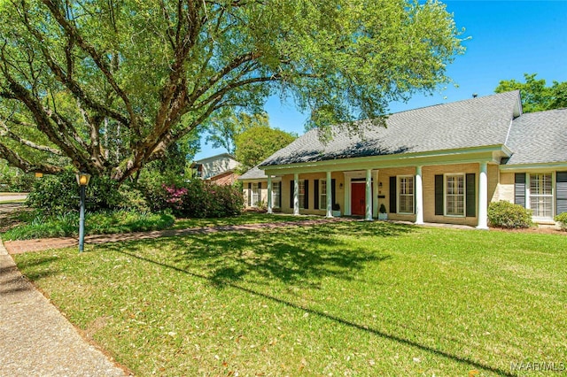 view of front facade with a front yard