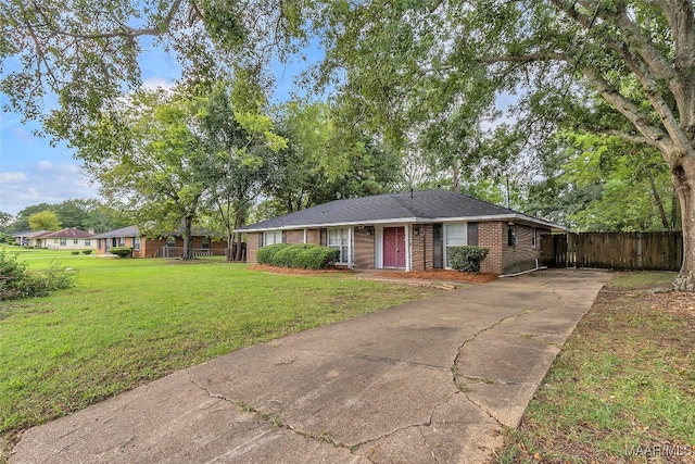 single story home with a front lawn