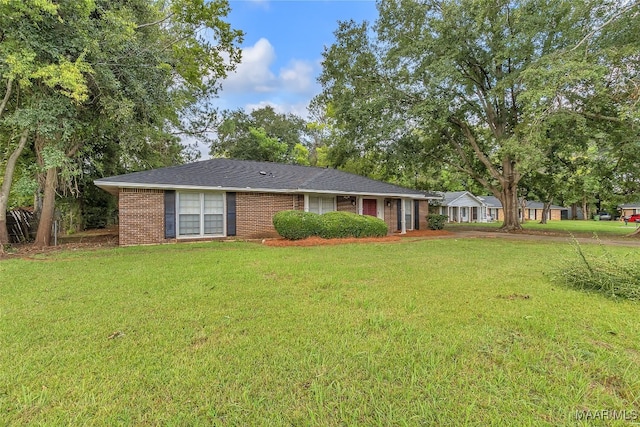 ranch-style house featuring a front lawn