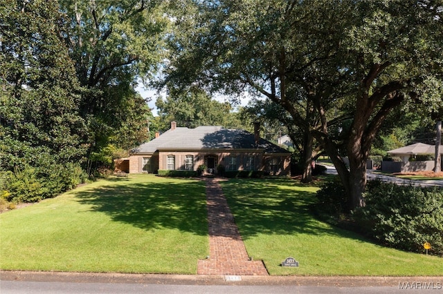 ranch-style home with a front yard