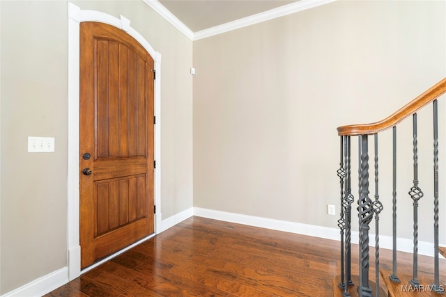 entryway featuring dark wood-type flooring and crown molding