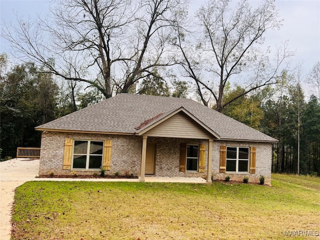 view of front of house with a front lawn