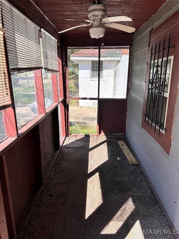 unfurnished sunroom with plenty of natural light and ceiling fan