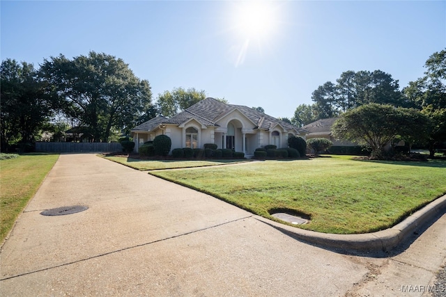 view of front of home featuring a front lawn