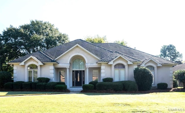 single story home featuring a front yard