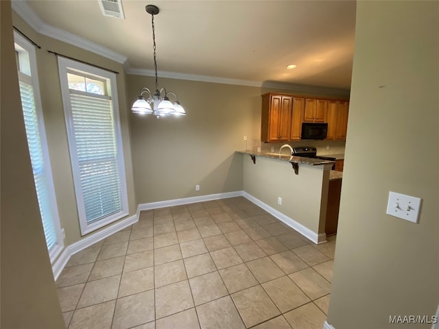 kitchen with a chandelier, decorative light fixtures, kitchen peninsula, a kitchen bar, and light tile patterned floors