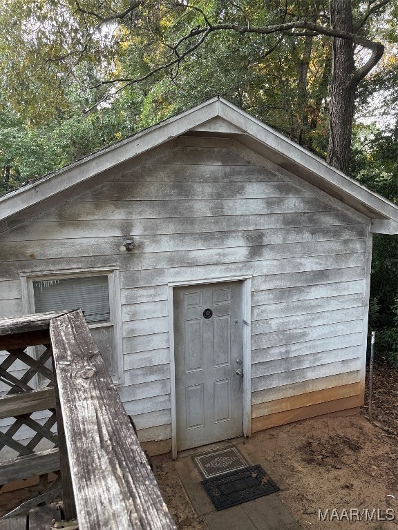 view of outdoor structure